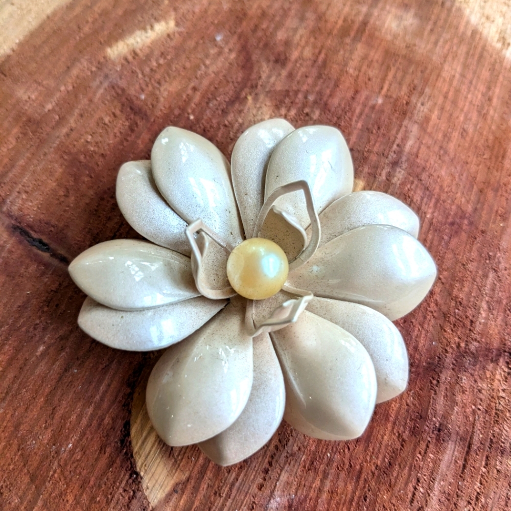 Large 60s  Pearl Vintage Flower Brooch